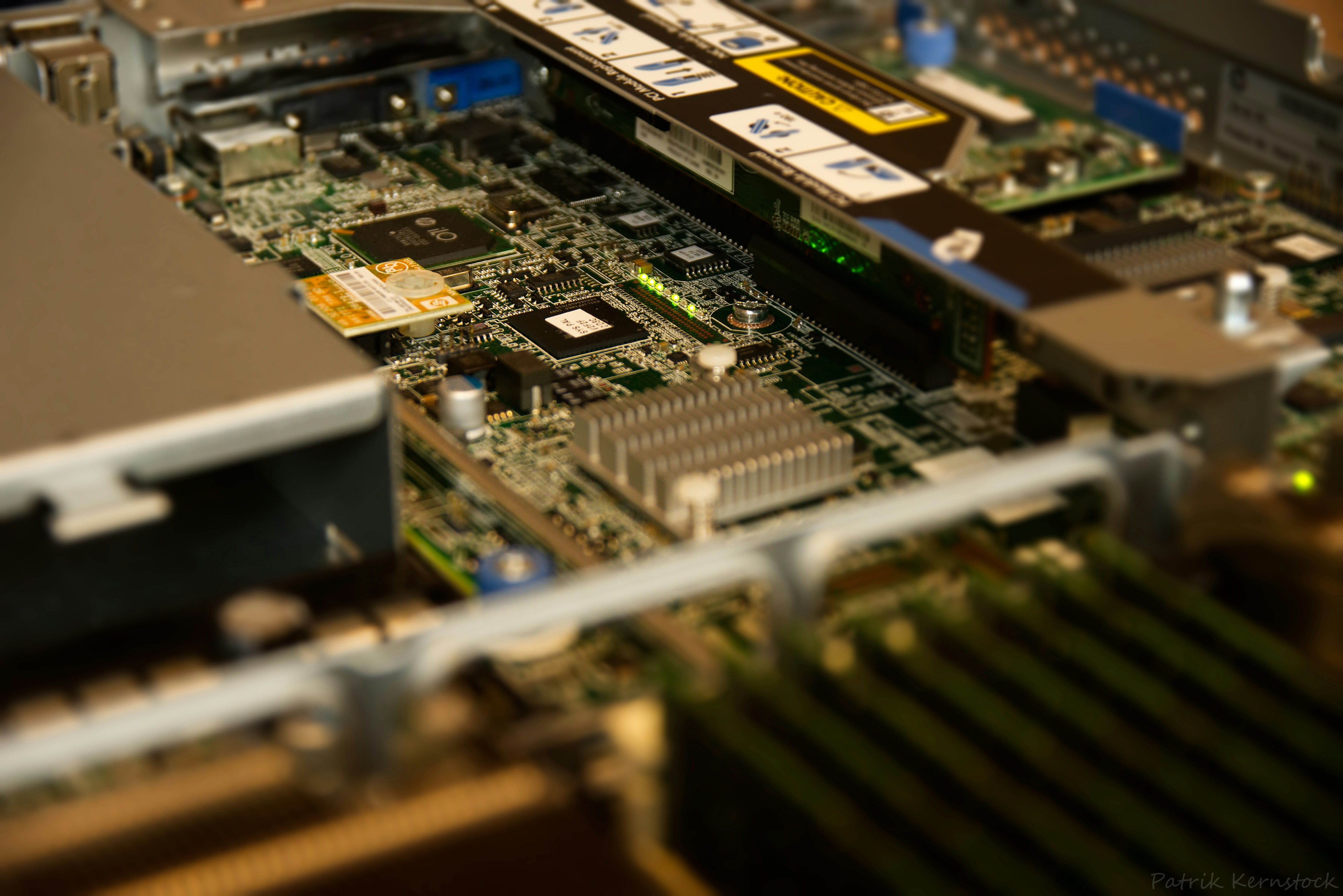 Ubuntu vs Debian for a Dedicated Server: How to Choose